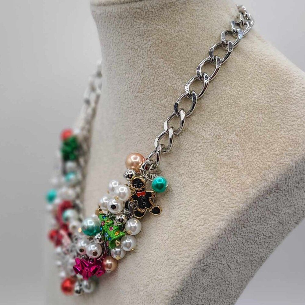 Betsey Johnson Christmas Silver Tone Charm Pearl Statement Necklace NWT! - Picture 6 of 11